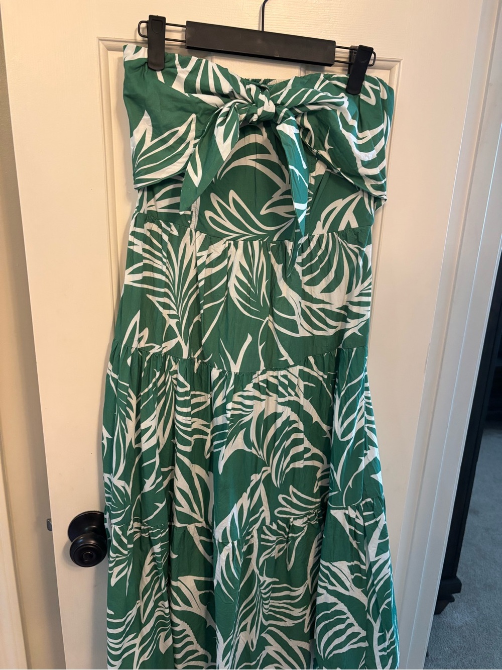 Aakaa Emerald and White Strapless Leaf-Print Maxi Dress with Front Tie